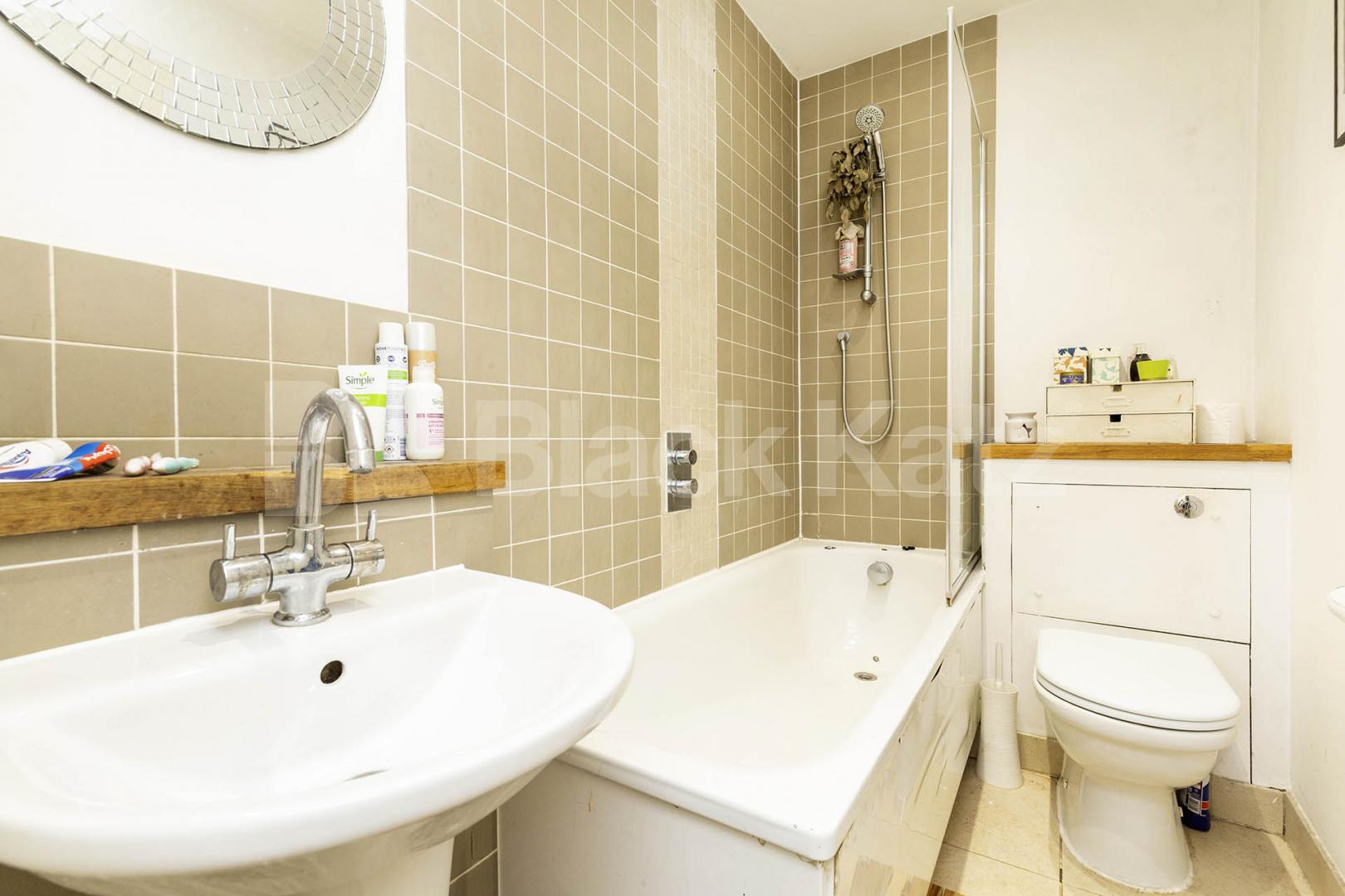 Spacious modern 1 bedroom property in a beautiful conversion in Hackney Goulton Road, Hackney Central